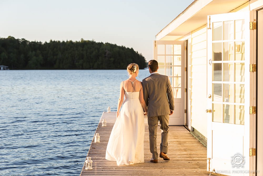 Muskoka photographer captures relaxing sunset wedding photos at Muskoka Golf and Country Club.