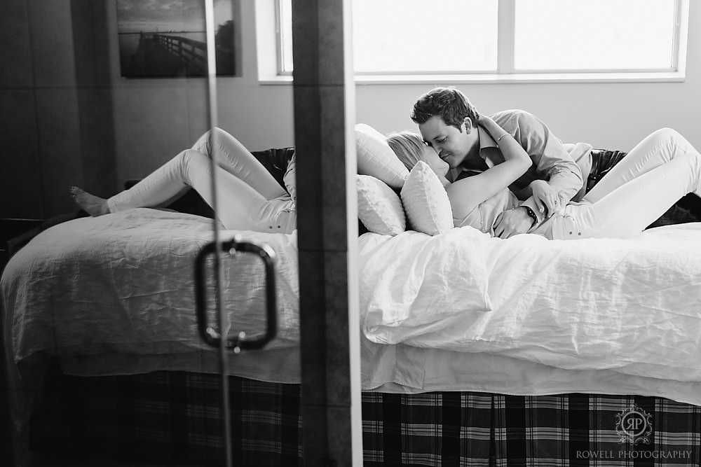 lifestyle couples engagement photos