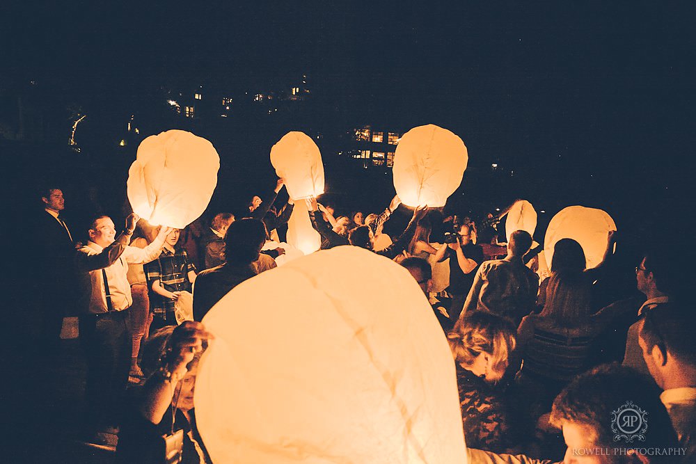 Chinese-lanterns-send-off-muskoka-wedding