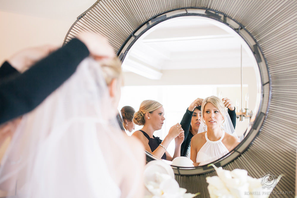 getting ready photos of the bride at windermere house in muskoka