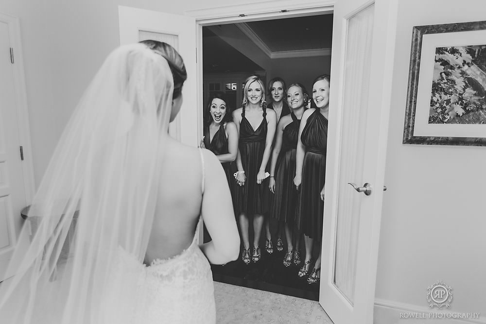 bridesmaid excited expressions at firt look at the bride