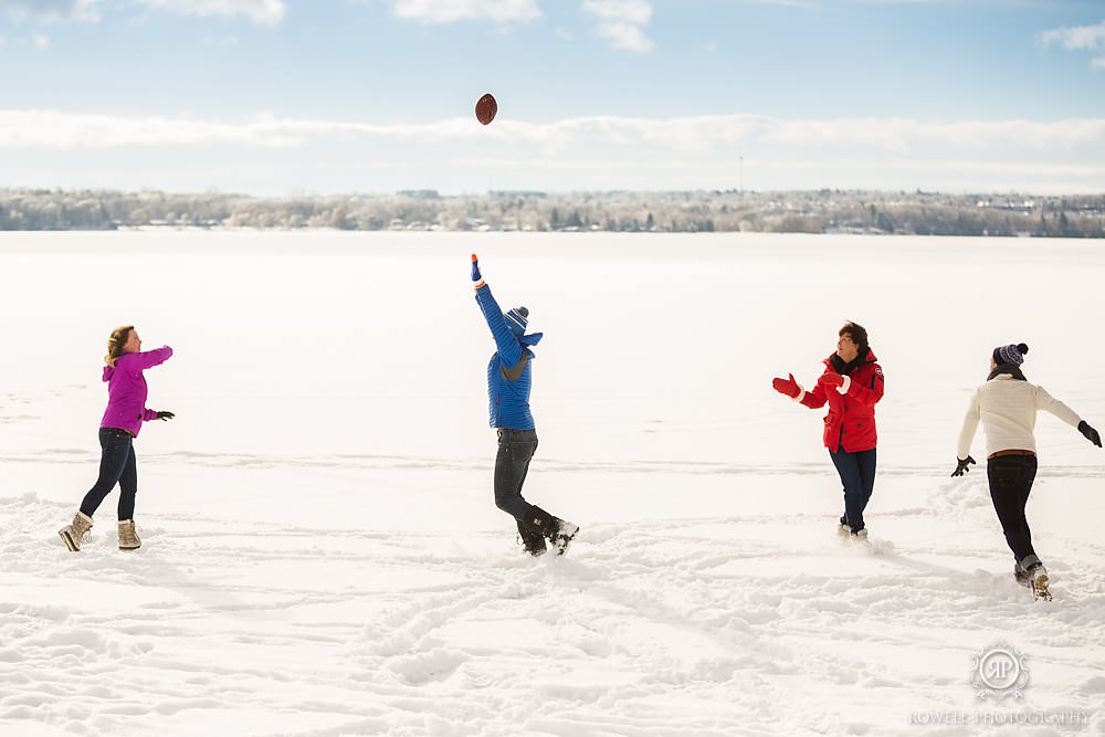 winter family photos at johnstons beach barrie