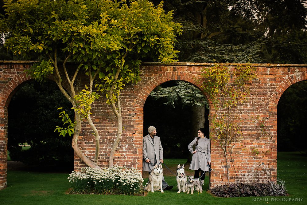 Couples photos in Arches at Castle Ashby