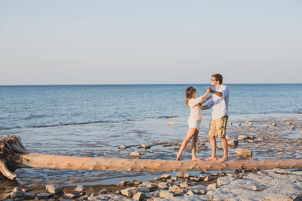 pre-wedding-engagement-beach-water-photos-02