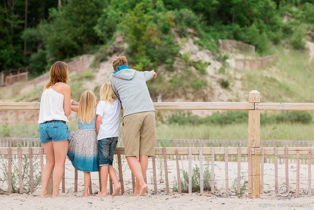 beach family portraits in ontario canada