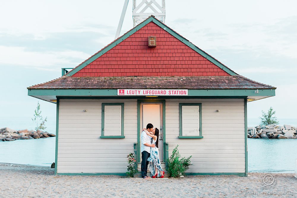 leuty lifeguard station engagment session in toronto