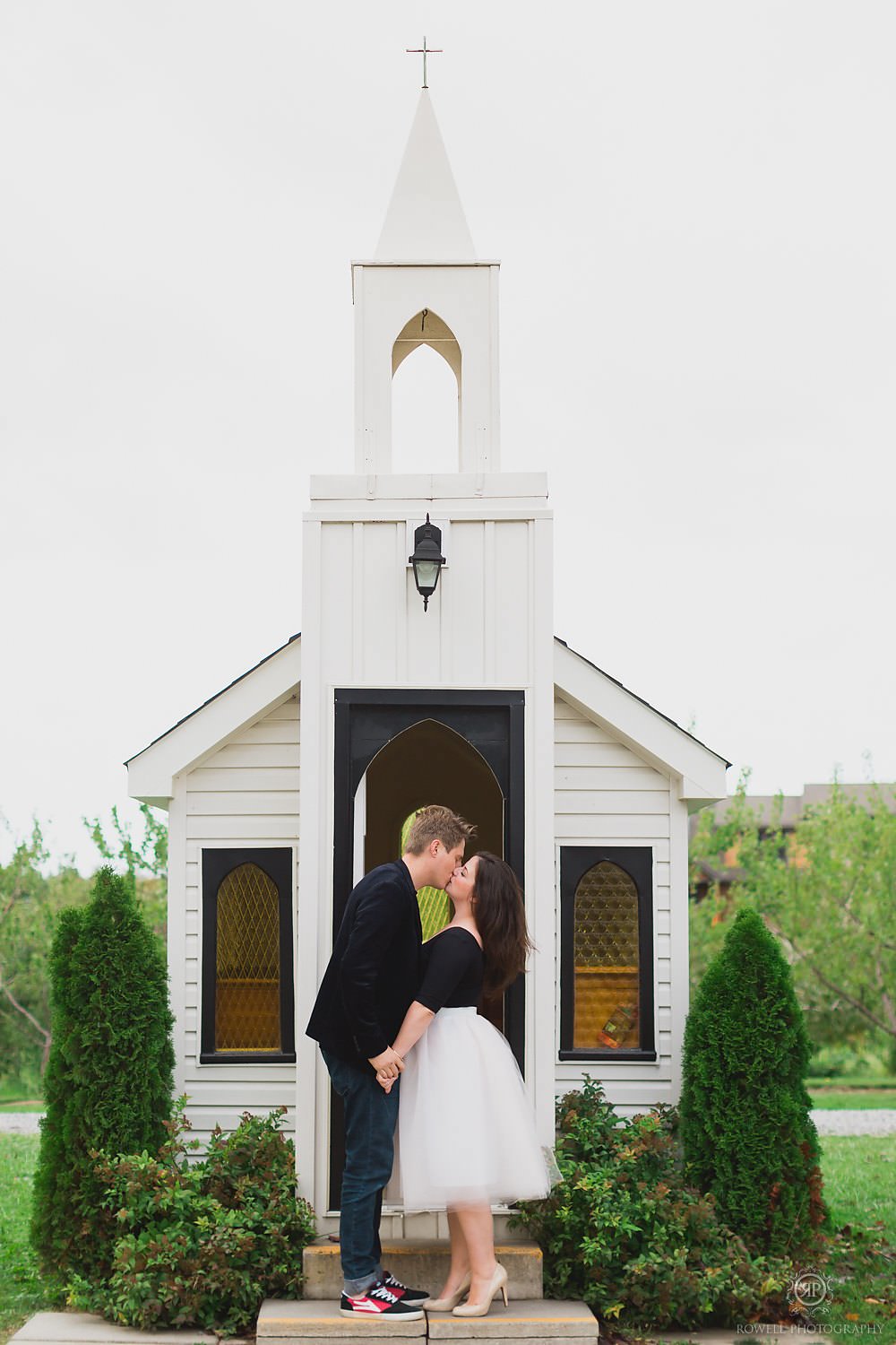 tiny niagara chapel wedding photos