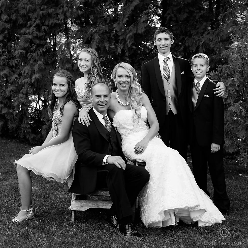 familiy portraits at millcroft inn wedding