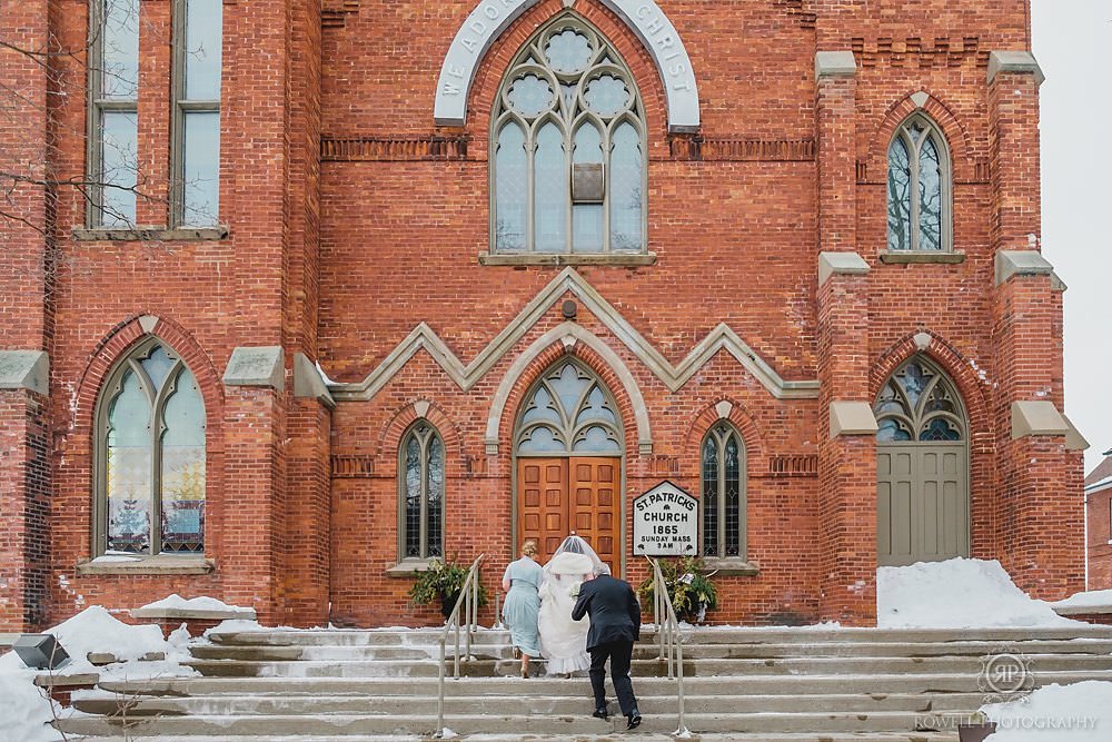 bride and parents arriving at church wedding canada