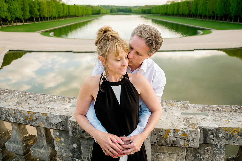 Paris Versailles Photography romantic moment in garden