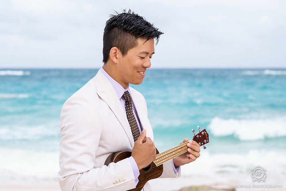 bermuda-wedding-photography-Mervyn playing ukelele