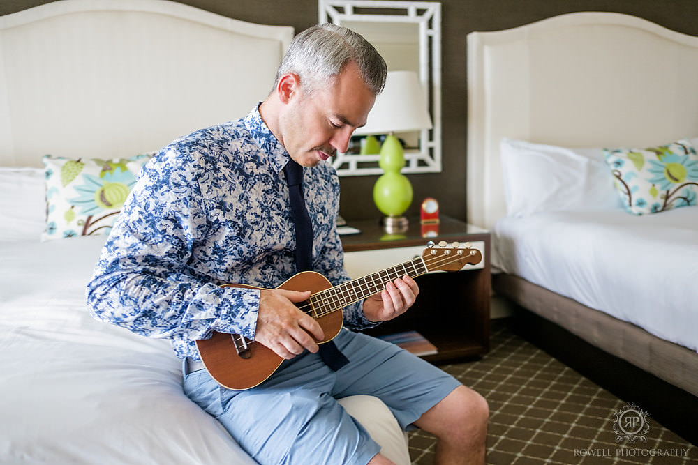 bermuda-wedding-photography-practicing ukelele at Fairmont southampton