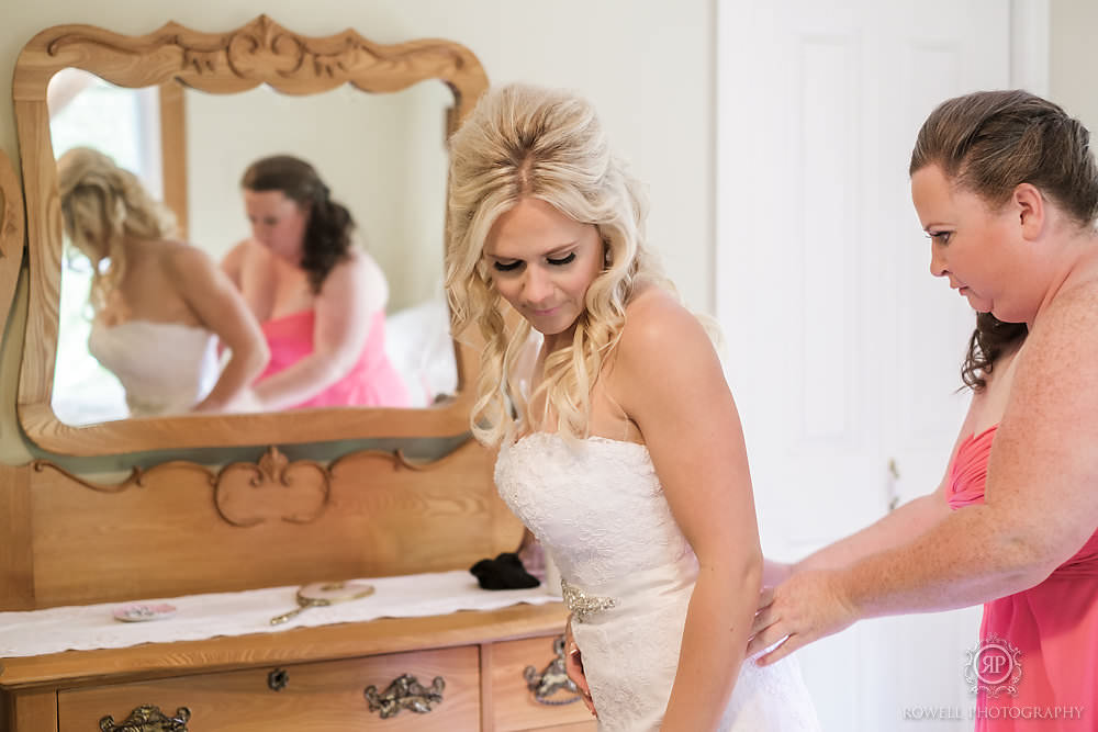 bride getting ready country wedding