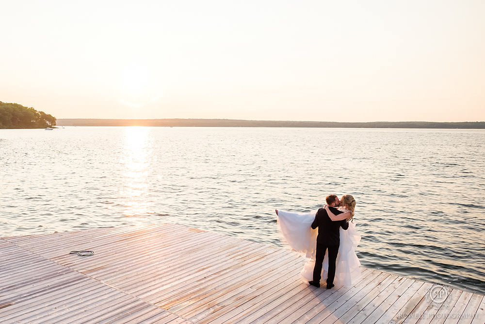 a romantic backyard wedding romantic couples photos